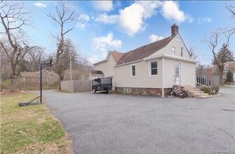 2 Rockland Ave in Nanuet, NY - Building Photo - Building Photo
