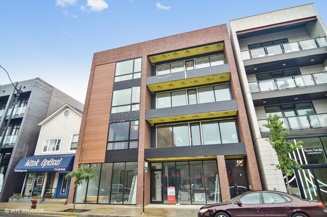 property at 2742 N Lincoln Ave