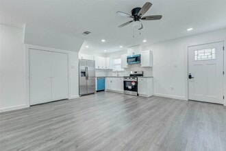 8218 Bigwood St in Houston, TX - Building Photo - Building Photo