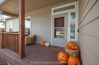 2673 SW Salmon Ave in Redmond, OR - Building Photo - Building Photo