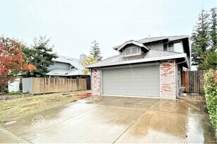 8409 Trimmer Way in Sacramento, CA - Building Photo