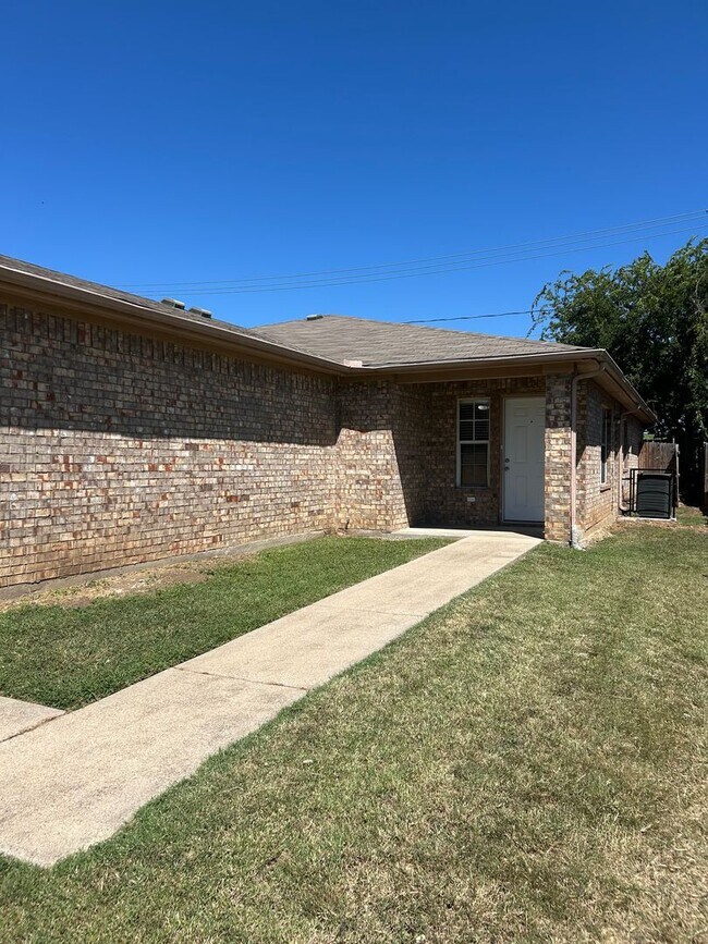 1800 San Rafael St in Fort Worth, TX - Building Photo - Building Photo
