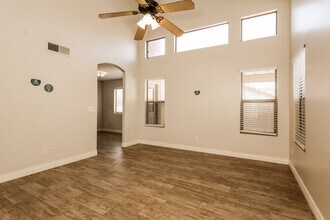 8802 E University Dr in Mesa, AZ - Foto de edificio - Building Photo