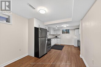 3139 Dover Crescent in Mississauga, ON - Building Photo - Building Photo