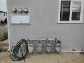 834 S Leland St in San Pedro, CA - Foto de edificio - Building Photo