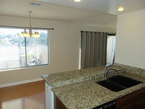 7780 Parkway Dr in La Mesa, CA - Building Photo - Building Photo