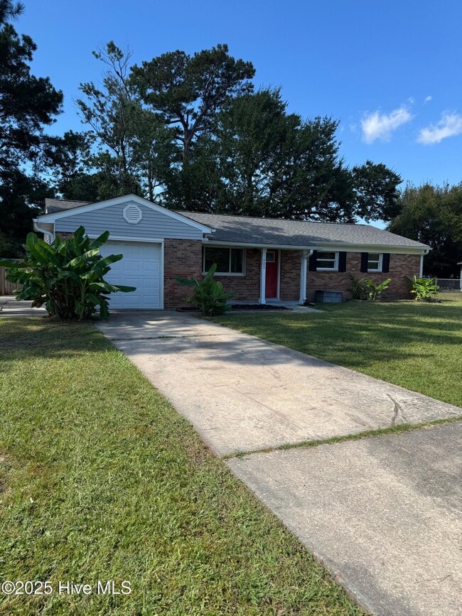 502 Dale Ct in Jacksonville, NC - Foto de edificio - Building Photo