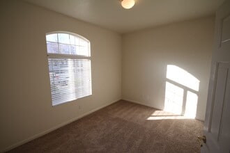 5511 Gold Poppy Way in Elk Grove, CA - Building Photo - Building Photo