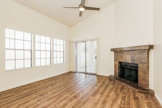 921 S Val Vista Dr in Mesa, AZ - Foto de edificio - Building Photo