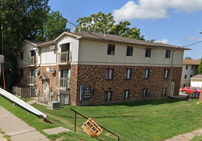 636-642 S Dodge St in Iowa City, IA - Building Photo