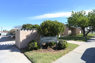 Fashion Park Apartments in Oxnard, CA - Building Photo - Building Photo