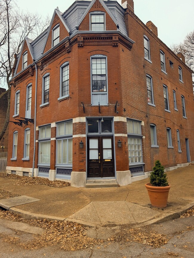 2401 S 11th St, Unit 3F