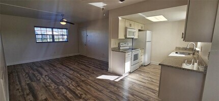 1506 Edgewater Cir in Ft. Myers, FL - Building Photo - Building Photo