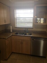 271 Southbay Dr, Unit 53 in Naples, FL - Building Photo - Building Photo