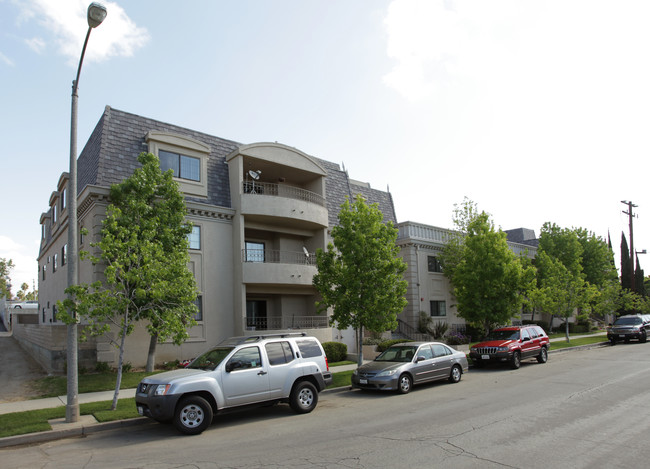 Cambridge Place Apartments in Long Beach, CA - Building Photo - Building Photo