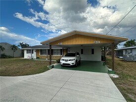 2521-2523 SE 16th Pl