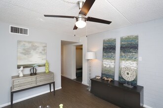 Westmount at Downtown Tempe Apartments in Tempe, AZ - Building Photo - Interior Photo