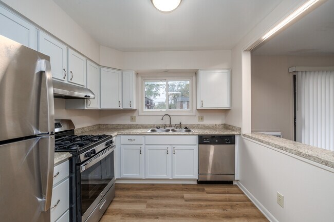 Brentwood Village Apartments in Liverpool, NY - Foto de edificio - Interior Photo