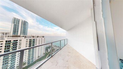 3101 S Ocean Dr in Hollywood, FL - Building Photo - Building Photo