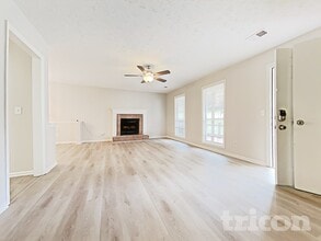 5569 Princeton Oaks Ln in Sugar Hill, GA - Building Photo - Building Photo