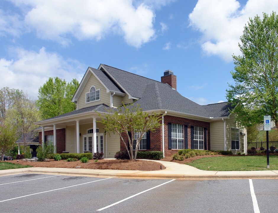 The Legends in Hickory, NC - Foto de edificio