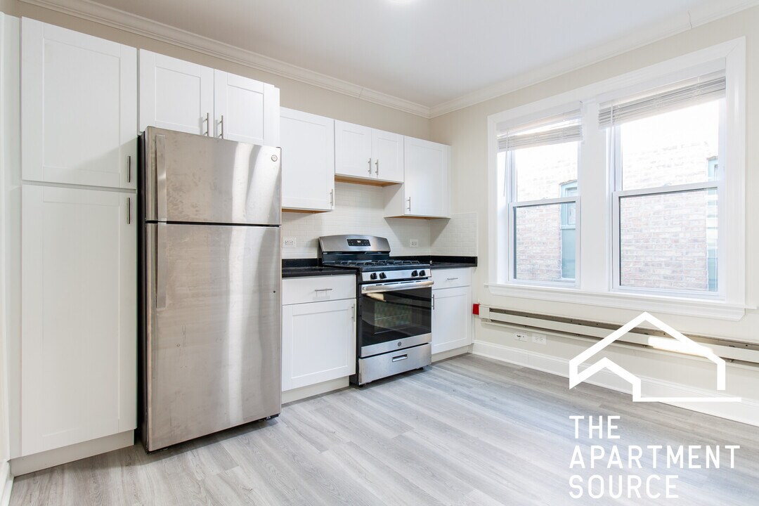 837 W Cornelia Ave, Unit 3S in Chicago, IL - Building Photo