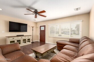 722 E McLellan Blvd in Phoenix, AZ - Foto de edificio - Building Photo