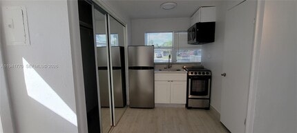 26 SE 13th Terrace in Dania Beach, FL - Building Photo - Building Photo