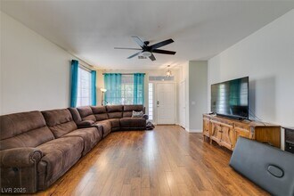 1048 Painted Daisy Ave in Henderson, NV - Building Photo - Building Photo