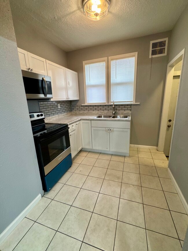 4227 11th St in Rock Island, IL - Foto de edificio - Building Photo