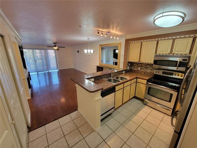 14013 Fairway Island Dr in Orlando, FL - Building Photo - Building Photo