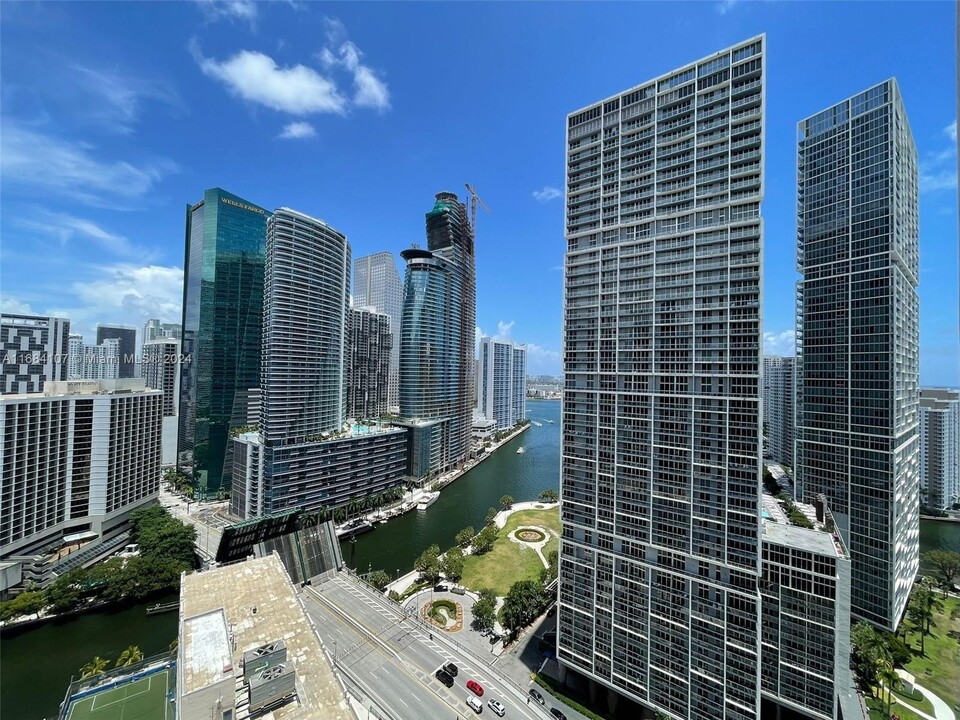 500 Brickell Ave, Unit 3005 in Miami, FL - Building Photo