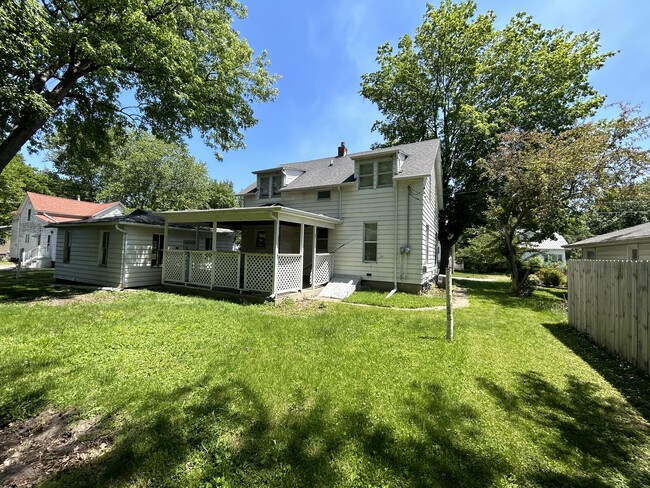 707 N College Ave, Unit 101 in Mount Pleasant, IA - Building Photo - Building Photo