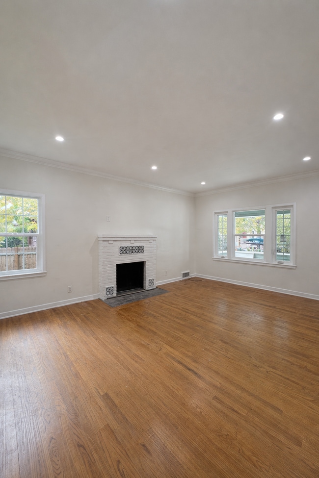 582 N Oakland Ave, Unit 582 N Oakland Ave in Pasadena, CA - Building Photo - Building Photo