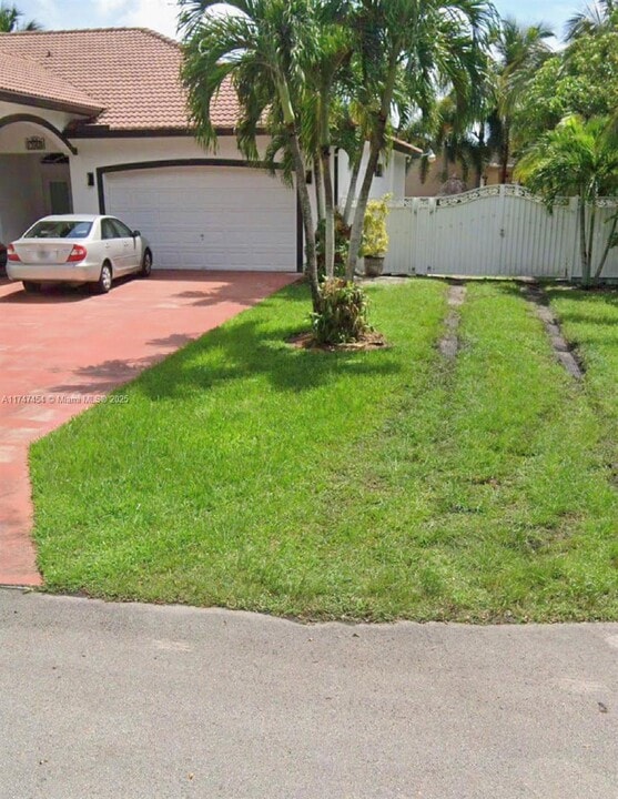 13168 SW 219th Terrace in Miami, FL - Building Photo