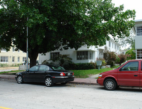 Chic Place at Lincoln in Miami Beach, FL - Building Photo - Building Photo