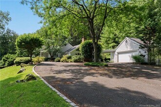 117 Tobys Ln in New Canaan, CT - Building Photo - Building Photo
