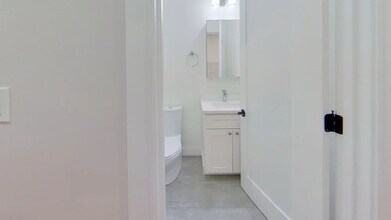 79 Linden St, Unit 2 in Boston, MA - Building Photo - Building Photo