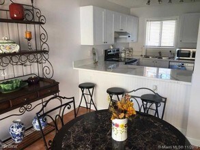 6215 SW Kendale Lakes Cir in Miami, FL - Foto de edificio - Building Photo