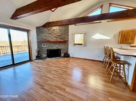 2203 US-6 in Hawley, PA - Building Photo