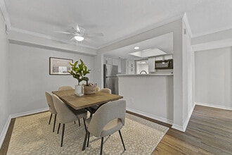 Lakeside Apartments in Dallas, TX - Building Photo - Building Photo