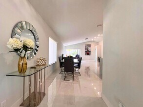 4394 Mahogany Ridge Dr in Weston, FL - Building Photo - Building Photo