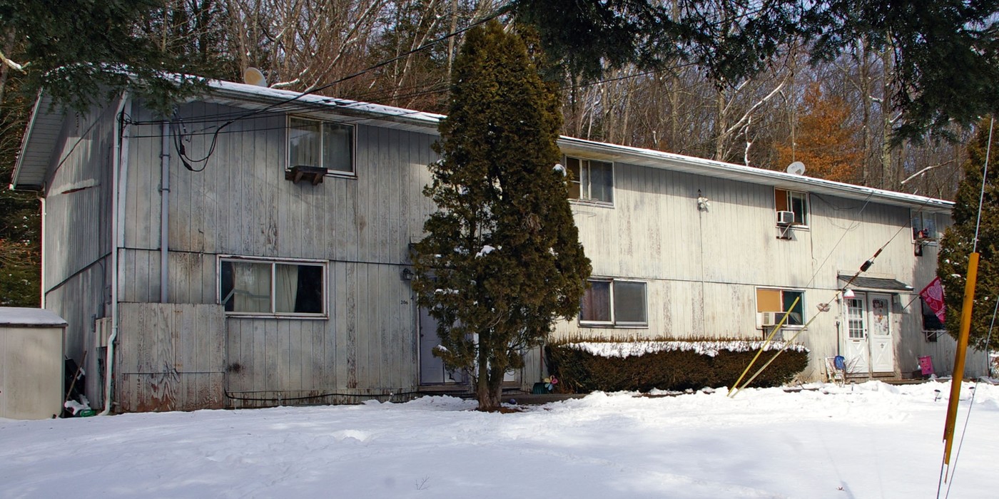 200 Camp Akiba Rd in Stroudsburg, PA - Building Photo