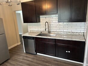 719 S Jefferson St, Unit 1st w walk out basement in Lockport, IL - Building Photo - Building Photo