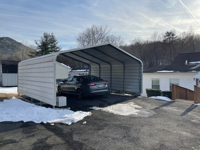150 Evergreen Ave in Buena Vista, VA - Building Photo - Building Photo