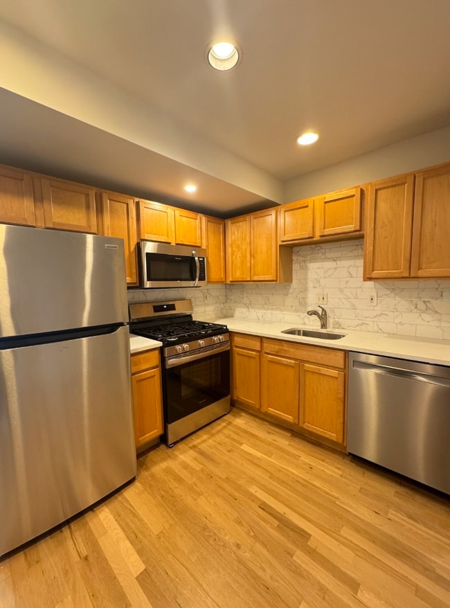 393 W Broadway, Unit 3 in Boston, MA - Foto de edificio - Building Photo