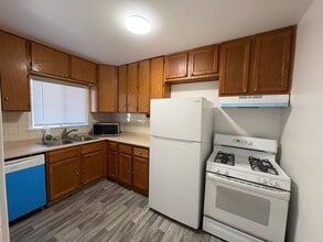 3730 Ivy St in Sacramento, CA - Building Photo - Building Photo