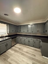 451 S Thomas St in Tupelo, MS - Building Photo - Building Photo