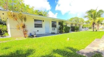 2120 NE 168th St in North Miami Beach, FL - Building Photo