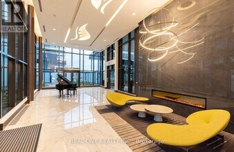 95-2795 McMahon Dr in Toronto, ON - Building Photo - Building Photo
